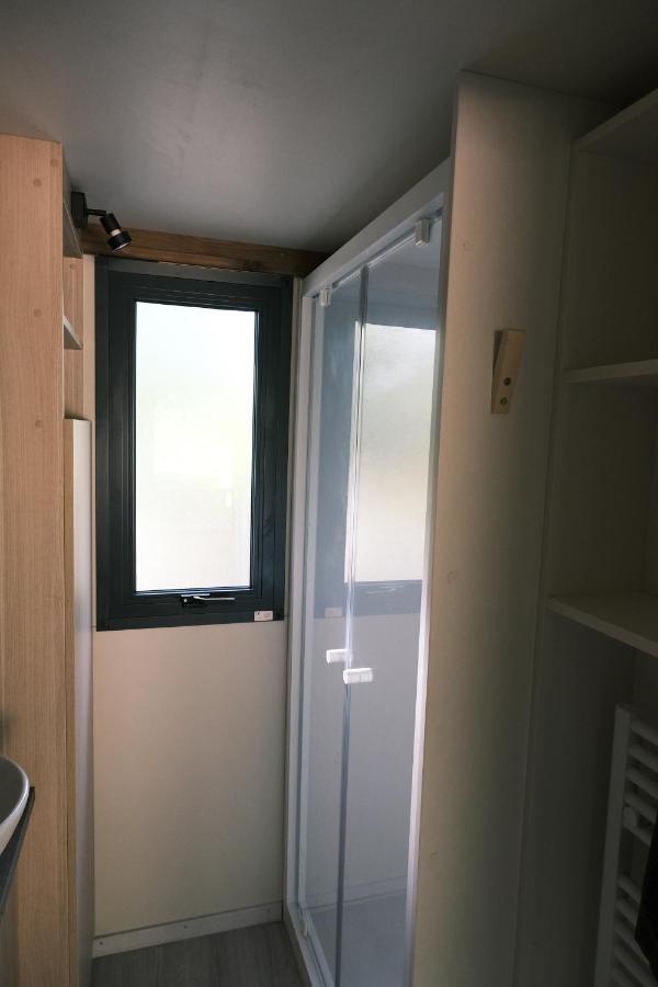 Lodge Avec Spa Privatif - Foret Et Lac Liginiac Bagian luar foto