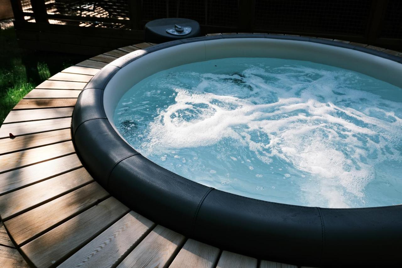 Lodge Avec Spa Privatif - Foret Et Lac Liginiac Bagian luar foto