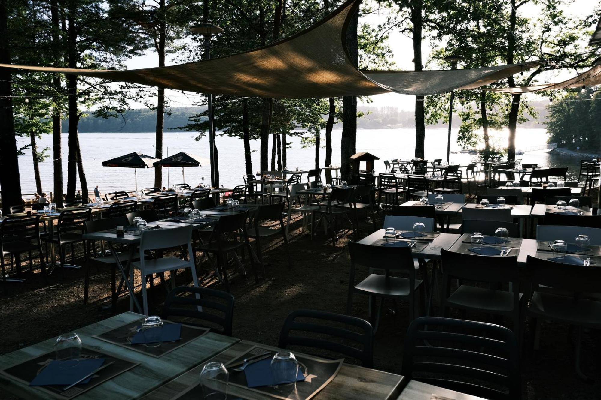 Lodge Avec Spa Privatif - Foret Et Lac Liginiac Bagian luar foto